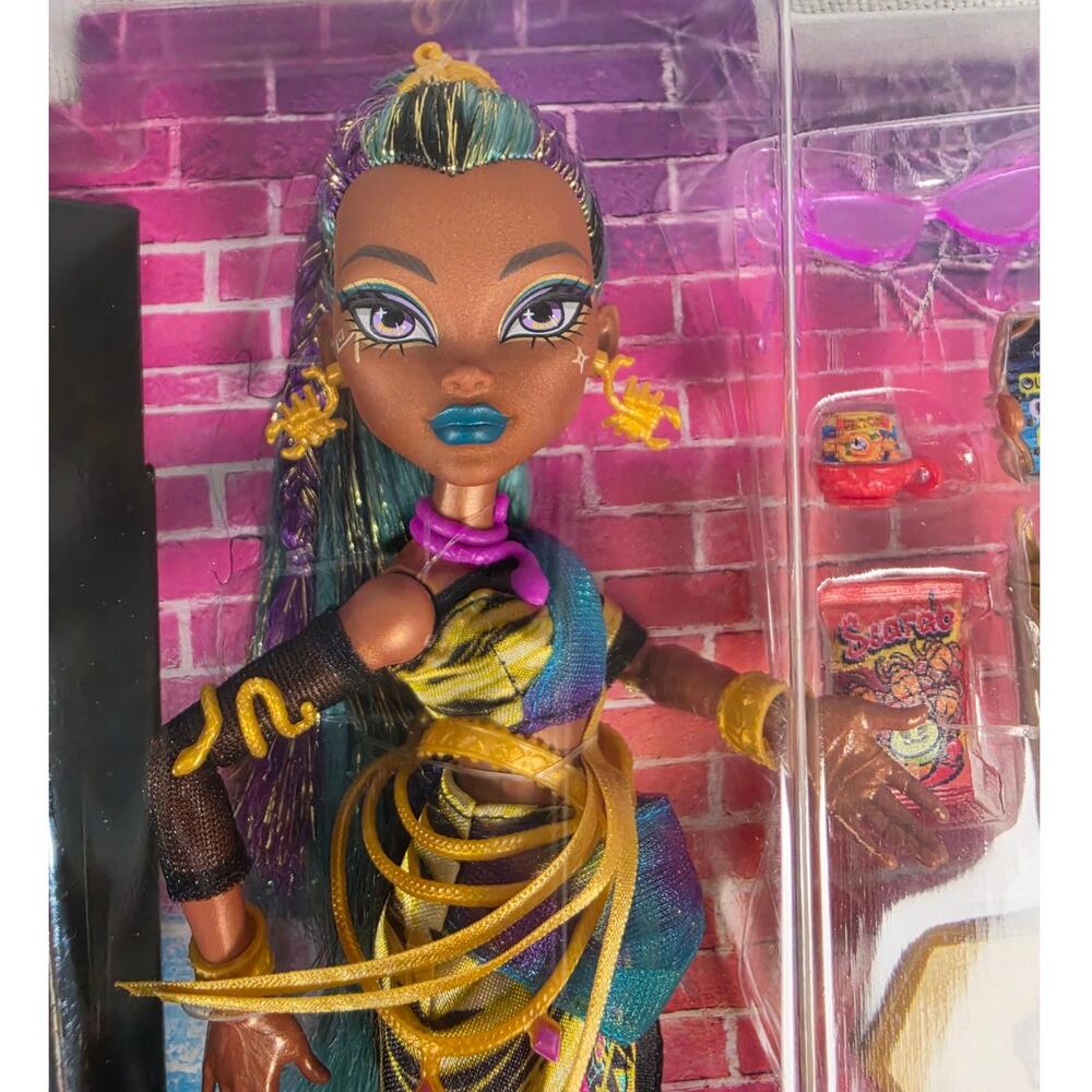 Monster High Nefera De Nile Doll NIB Cleo's Sister Lavish Scarab Accessories